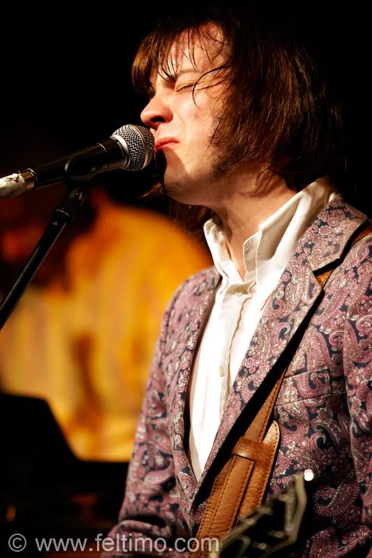 IMAGE: http://i91.photobucket.com/albums/k287/dinof/9O1O8219www.jpg