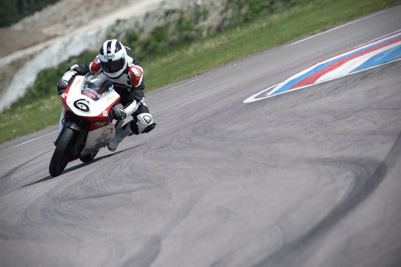 IMAGE: http://i91.photobucket.com/albums/k287/dinof/9O1O8699w.jpg