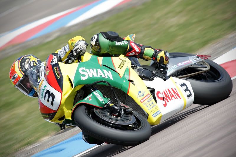 IMAGE: http://i91.photobucket.com/albums/k287/dinof/9O1O8807w.jpg