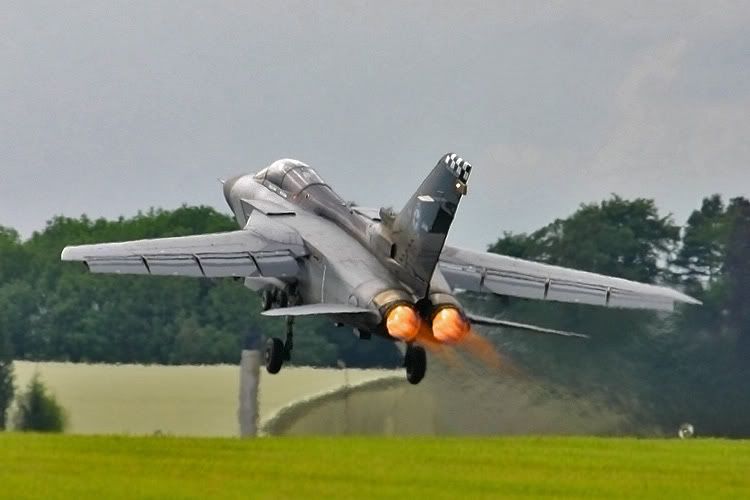 http://i91.photobucket.com/albums/k287/dinof/tornado.jpg