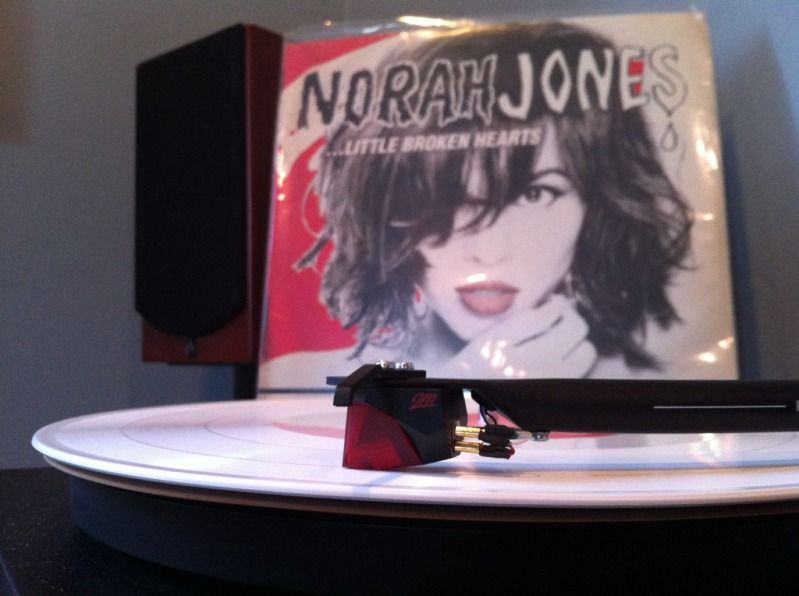 Norah Jones- Little Broken Hearts (509997 31548 1 5)