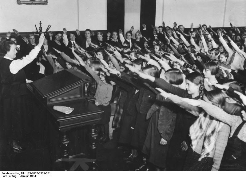 hitler salute photo: Nazi Salute Bundesarchiv_Bild_183-2007-0329-501.jpg