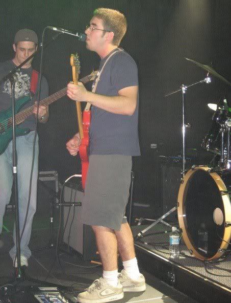 IMAGE: http://i91.photobucket.com/albums/k320/livelifelivepics/The%20fans/Alex.jpg