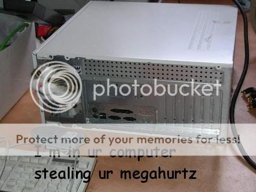 https://i91.photobucket.com/albums/k288/josheyG34/cat_in_computer.jpg